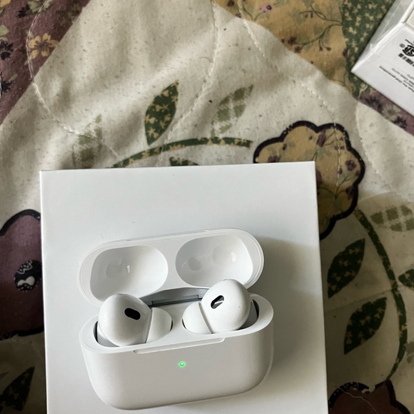 AirPod Pro (2nd Generation) - Picture 2 of 5